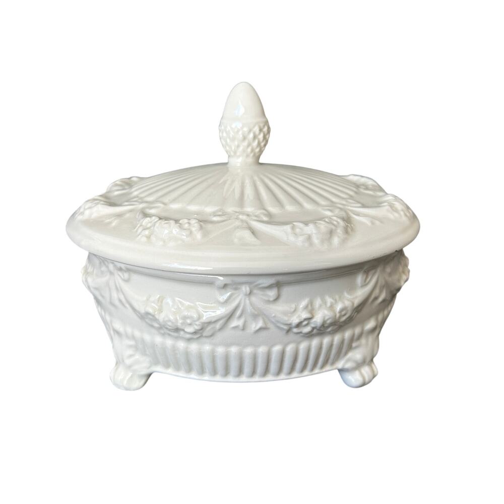 Vintage Italian footed white trinket dish jewelry box pineapple finial 5x6 READ